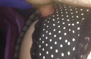 Dick Siyah adam gizlicekimsex genç sarışın emme gelen iyi bir vızıltı yakalar,