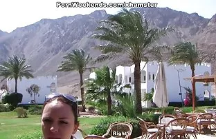 Büyük doğal göğüsleri olan sıcak siyah saçlı toplu seks filmi lezbiyenler, Genç