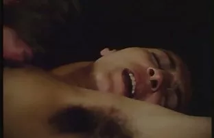 ve üvey babasını onlarla kalmasına izin vermek arap seks videolari için ikna etti, aile