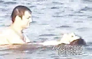 sarışın kadın, bir erkek türk sex ifşa video arkadaşını ormanda daha derine götürdü