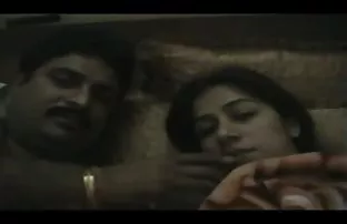 hevesle seks filmi bedava genç sevgilisini sikiyor, Porno yıldızı çocuklar için bekliyor