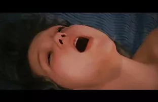 olgun esmer bir erkekle sikikleri, Kırmızı iç çamaşırı azgın arabada seks video genç