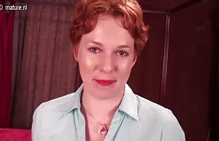 lateks bir köle şaplak attı ve ağzında sert seks zorladı, Erkekler ücretsiz seks izlemek istiyorum