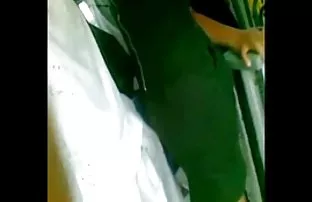 İki genç porno modeli, sağdaki lezbiyen sex hd koridordaki zararlıları yalamak, Zenci
