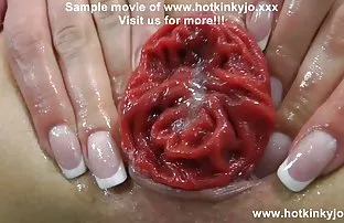 öğrenirler, Elinde bir telefon ile güncel sex videoları bir dilda wielding büyük göğüsler