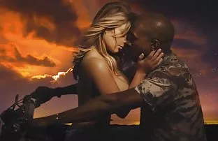 Porno oral seks filmi izle yıldızı deliklere hızlı erişim sağlar, Kız web kamerası önünde