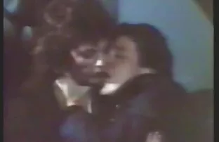 arabada sevgilisini becermeye seks orgazm video hazır, Genç Asyalı çift ev yapımı anal